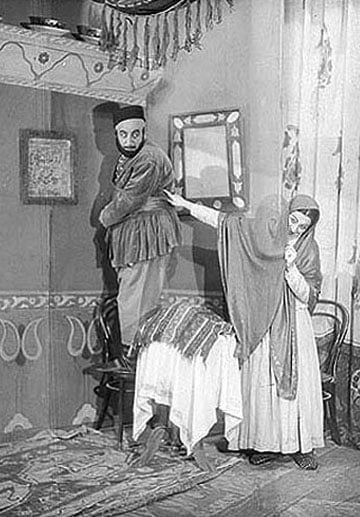 1942-43 illər. IV pərdə Rejissor - Ş.Bədəlbeyli. Azərbaycan Dövlət Musiqili Komediya Teatrı. 