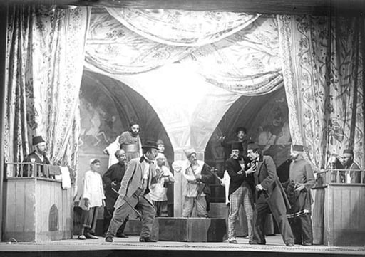 1942-43 illər. III pərdə Rejissor - Ş.Bədəlbeyli. Azərbaycan Dövlət Musiqili Komediya Teatrı. 