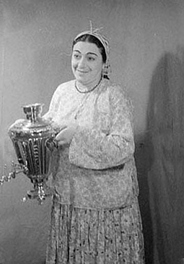 Sənəm - N.Zeynalova Rejissor - Ş.Bədəlbeyli. Azərbaycan Dövlət Musiqili Teatrı. 1963-cu il.