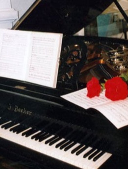 Ü.Hacıbəylini royallı