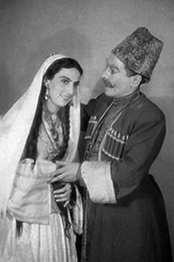 Gülnaz - R.Əliyeva, Rüstəm bəy - A.Qasımov Rejissor - Ş.Bədəlbeyli. Azərbaycan Dövlət Musiqili Teatrı. 1963-cu il.