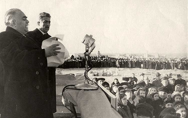 Ü.Hacıbəylinin dəfn mərasimi