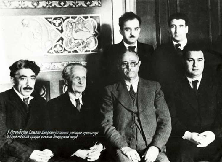 Ü.Hacıbəyli Elmlər Akademiyasının üzvləri arasında