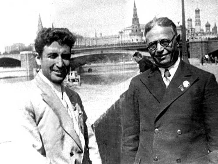 Ü.Hacıbəyli və yazıçı Mirzə İbrahimov