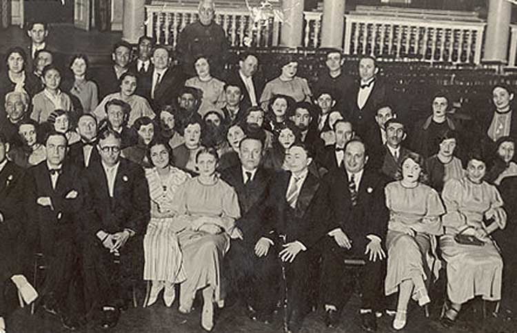 Ü.Hacıbəyli İncəsənət xadimləri arasında