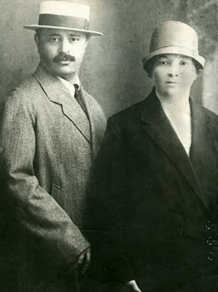 Ü.Hacıbəyli həyat yoldaşı ilə