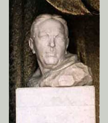 Ü.Hacıbəylinin büstü