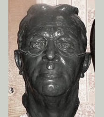 Ü.Hacıbəyli. Bürünc büstü